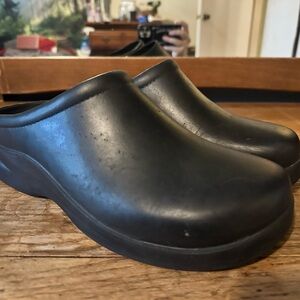 Klogs Men's Classic Black Slip-On Loafers size 10w